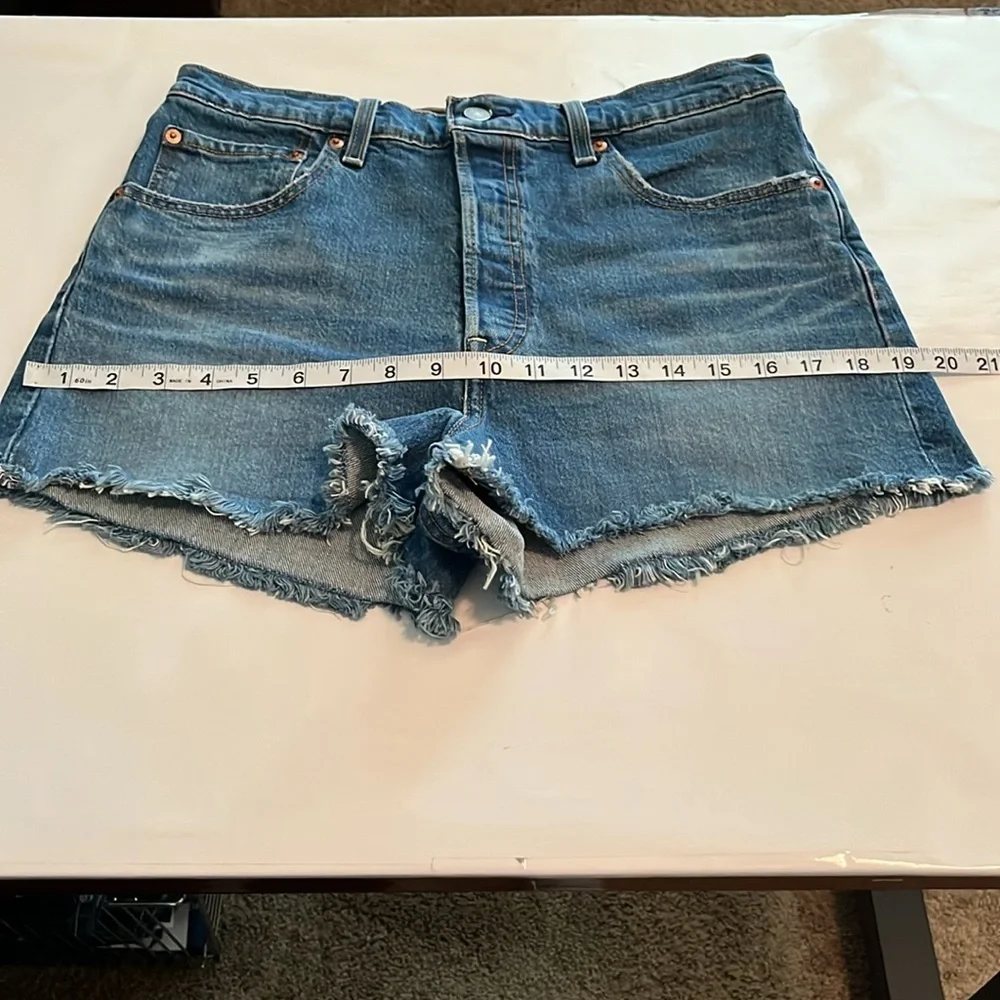 Levi’s Ribcage Shorts High Rise Size 31